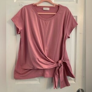 Swell Women’s Dusty Rose Short Sleeve Top with Knot Detail. Size medium $10